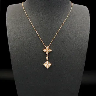 Collier pendentif or rose floral pavé et perle de mère