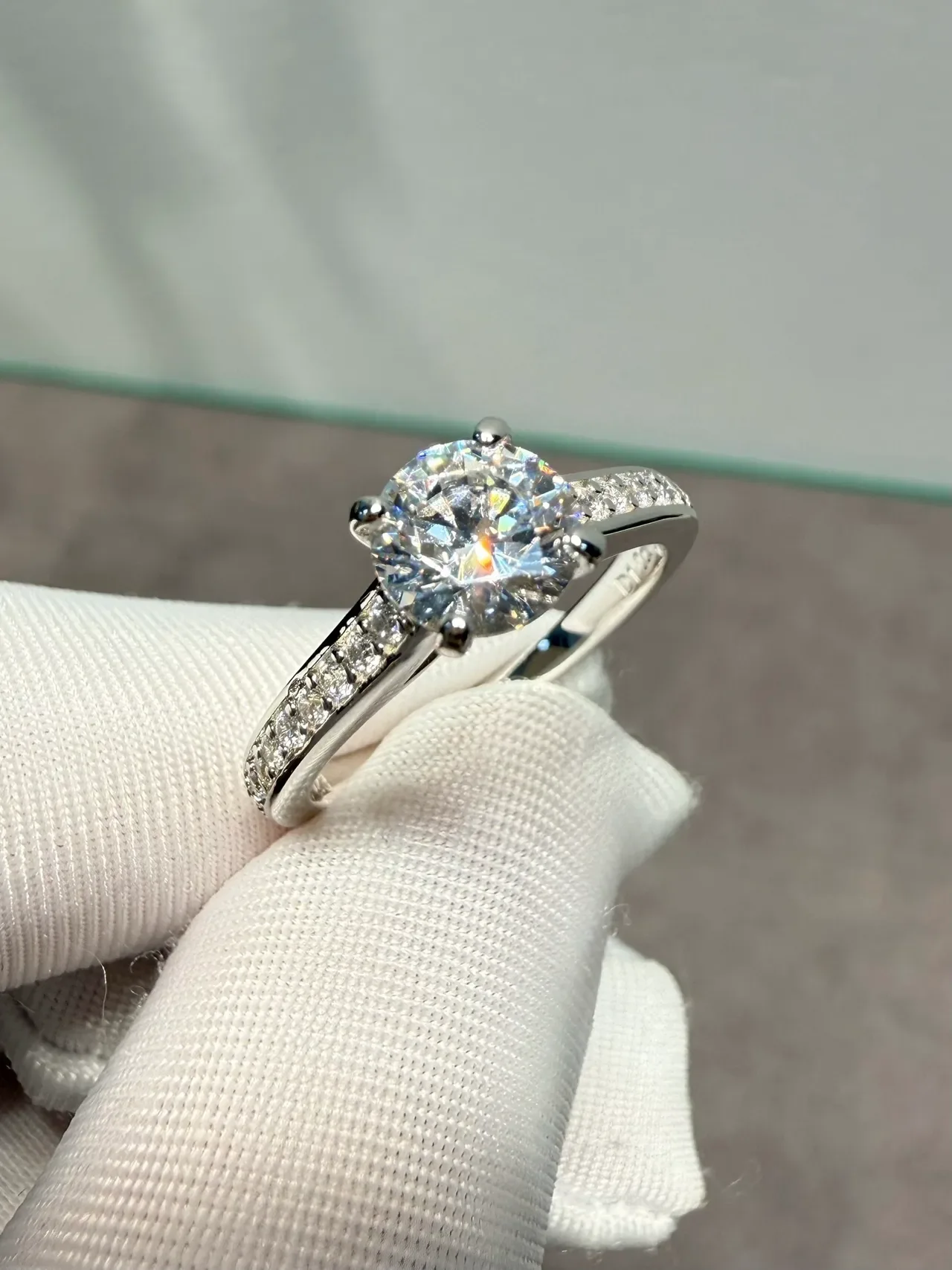 Round Brilliant Center Stone Four-Prong Pavé Side Diamond Ring 2