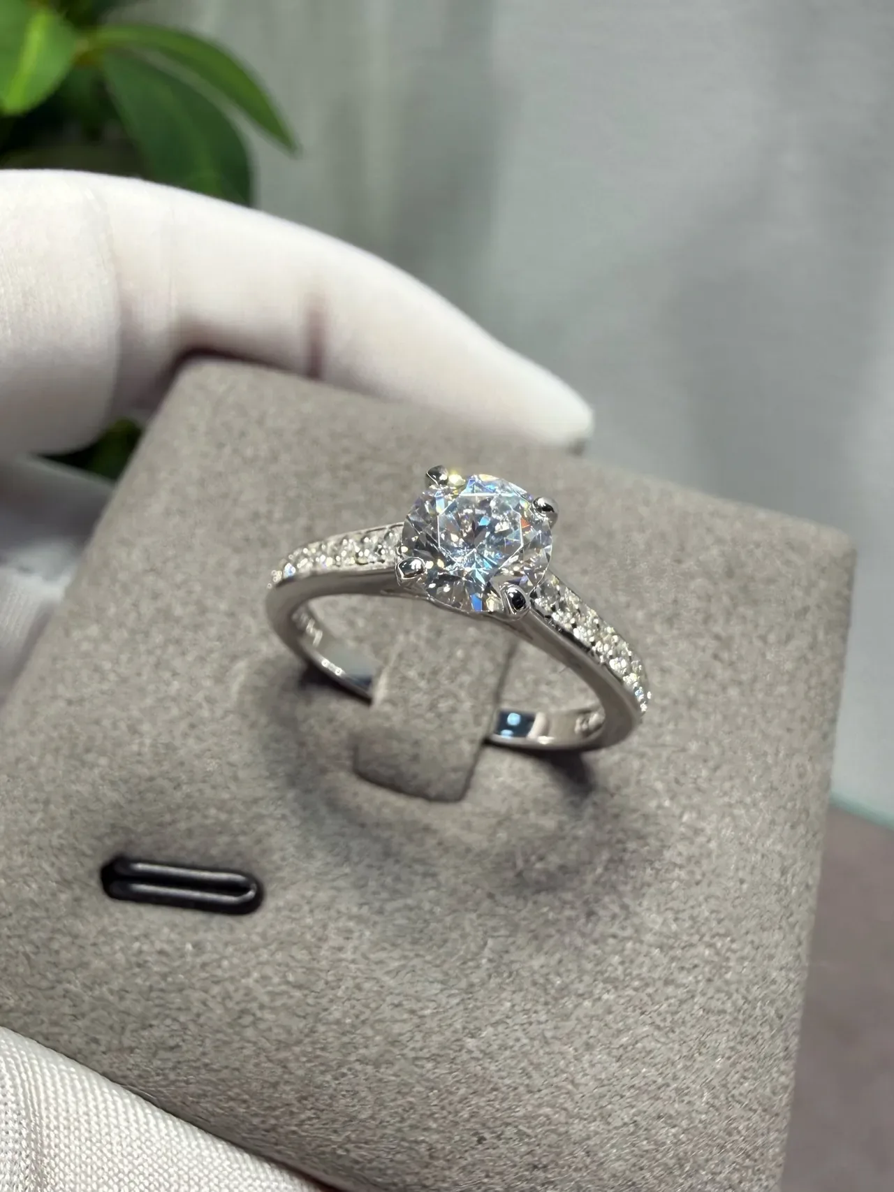 Round Brilliant Center Stone Four-Prong Pavé Side Diamond Ring 3