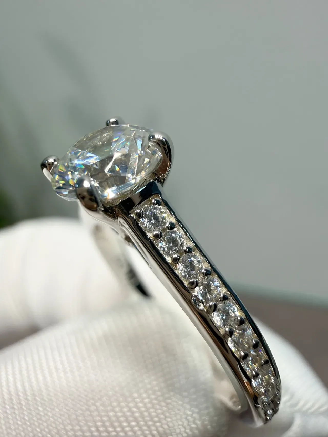 Round Brilliant Center Stone Four-Prong Pavé Side Diamond Ring 6