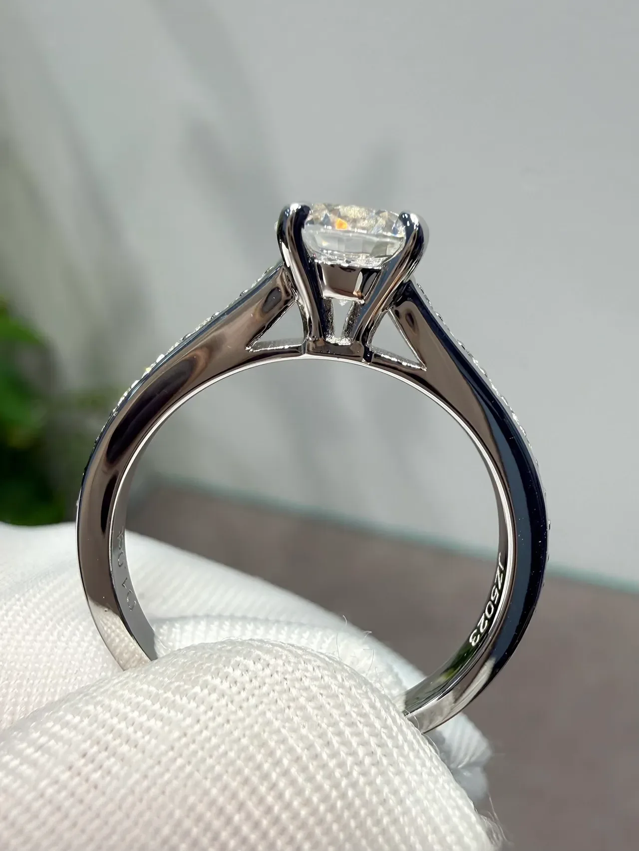 Round Brilliant Center Stone Four-Prong Pavé Side Diamond Ring 7