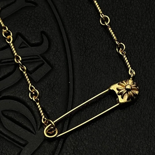 Safety-Pin Floral Cap Pendant Necklace 4