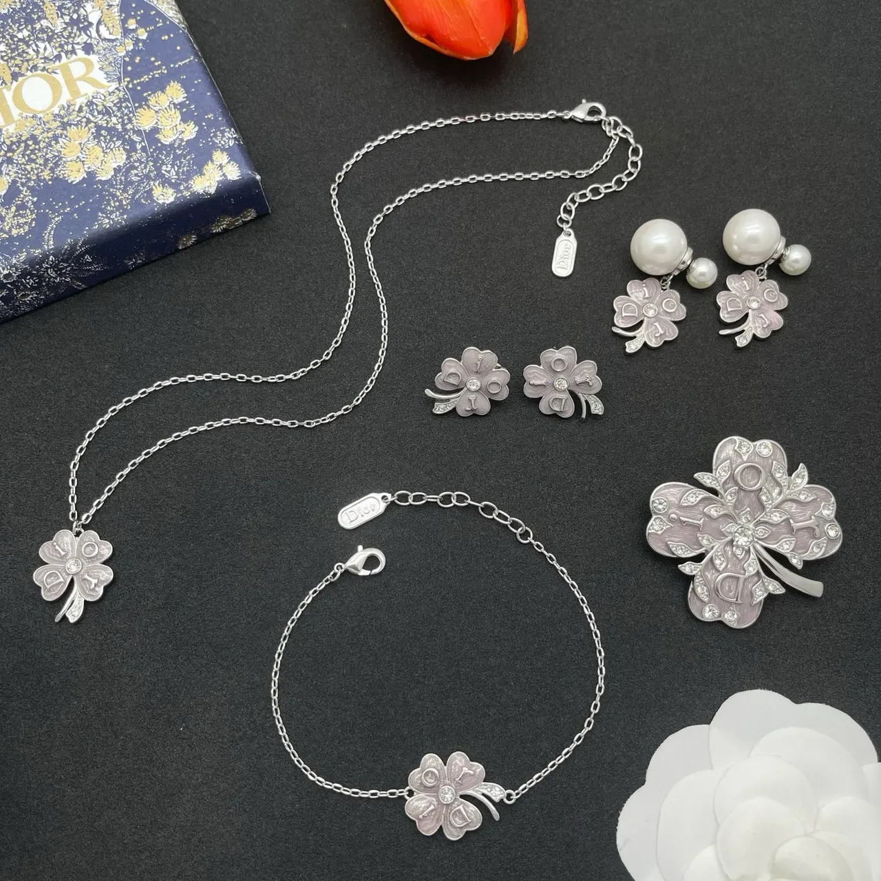 Silver Chain Four-Leaf Clover Enamel Pendant Necklace 2