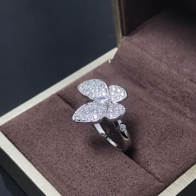 Silver Gold Flower-Shaped Pavé-Set Ring 3