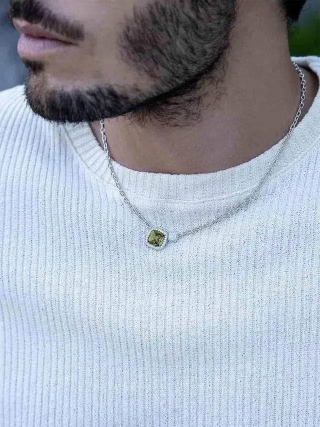 Collier avec pendentif halo en pierre verte de coupe en cojín ton argent 2