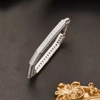 سوار لون فضي ثماني الأضلاع مع حجر باجيت وبافيه