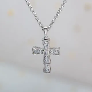 Colar com pingente de cruz Pavé em prata