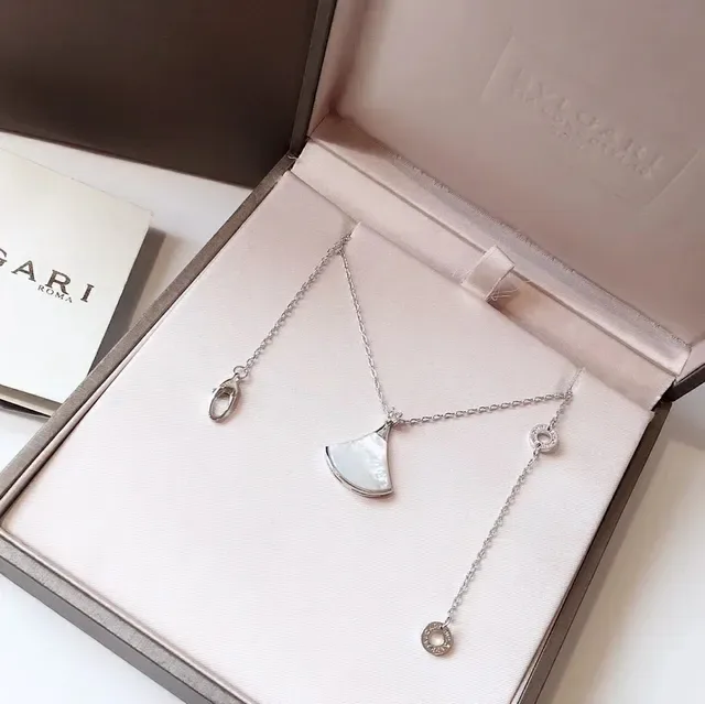 Silver-Toned Fan Pendant Necklace 4