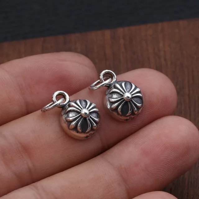 Silver-Toned Floral Motif Spherical Pendant Necklace 2