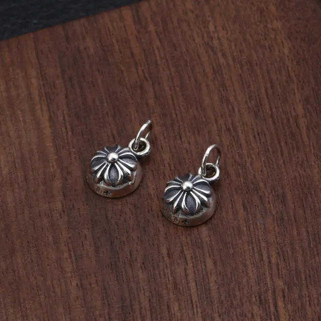 Silver-Toned Floral Motif Spherical Pendant Necklace 4