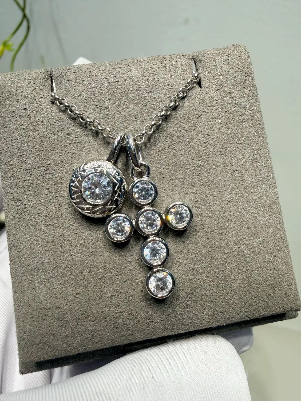 Silver-Toned Textured Disc and Clustered Stone Pendant Necklace 4
