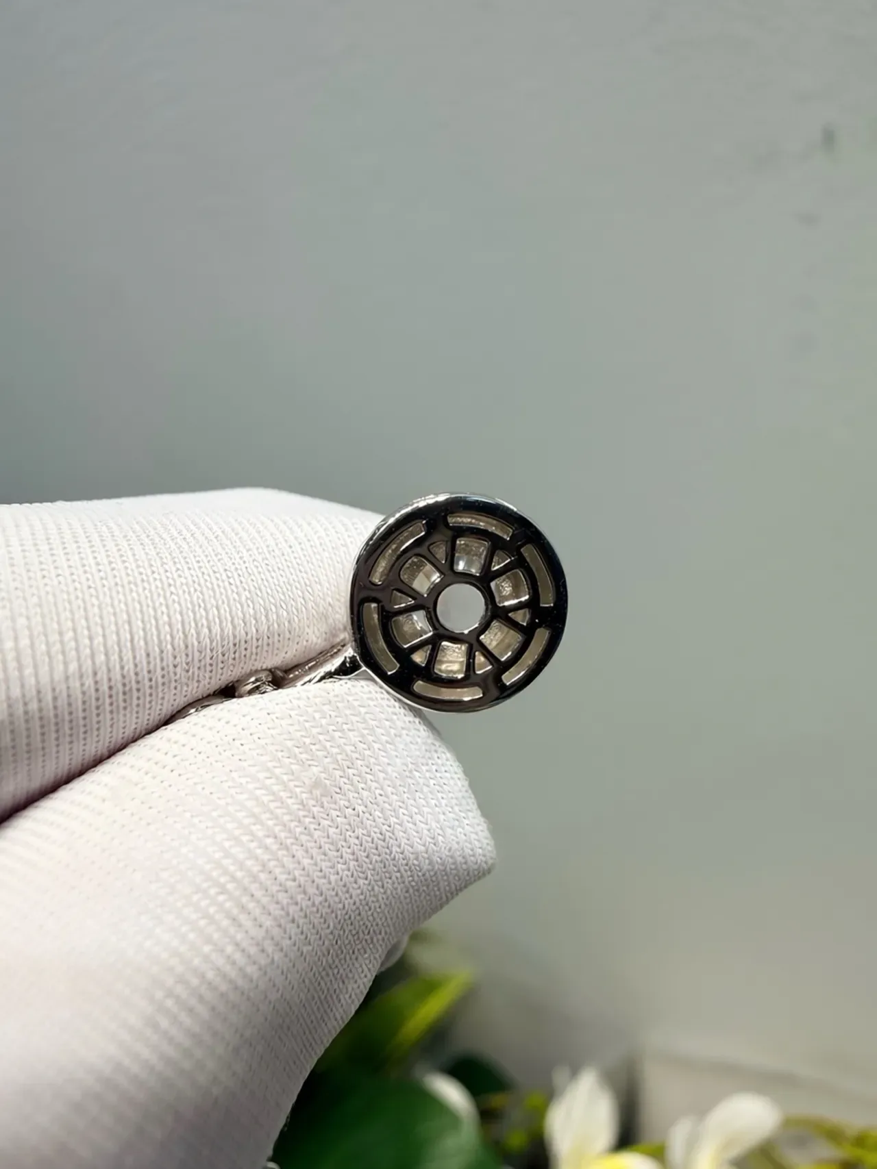 Silver-Toned Textured Disc and Clustered Stone Pendant Necklace 6