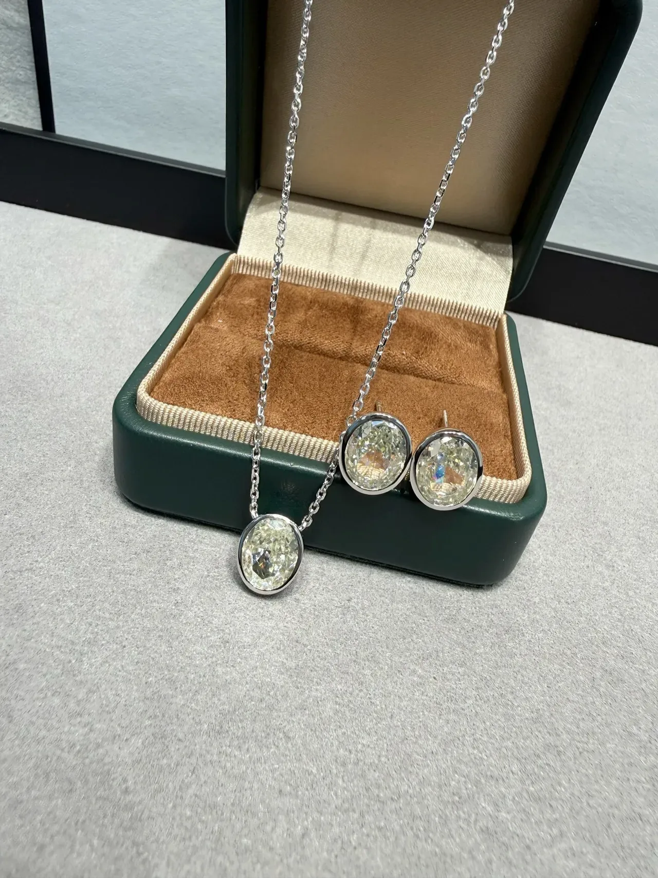 Silver White Oval-Cut Stone Bezel-Set Necklace 9
