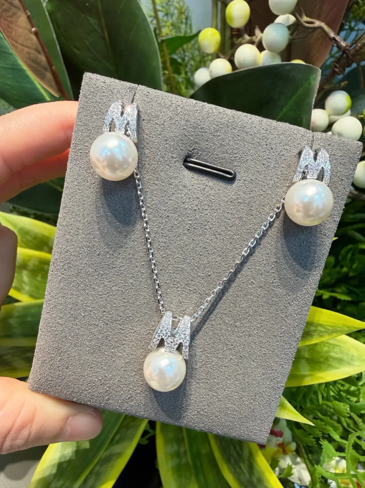 Silver White Pearl Pendant Pavé-Set Metal Motif Necklace 2