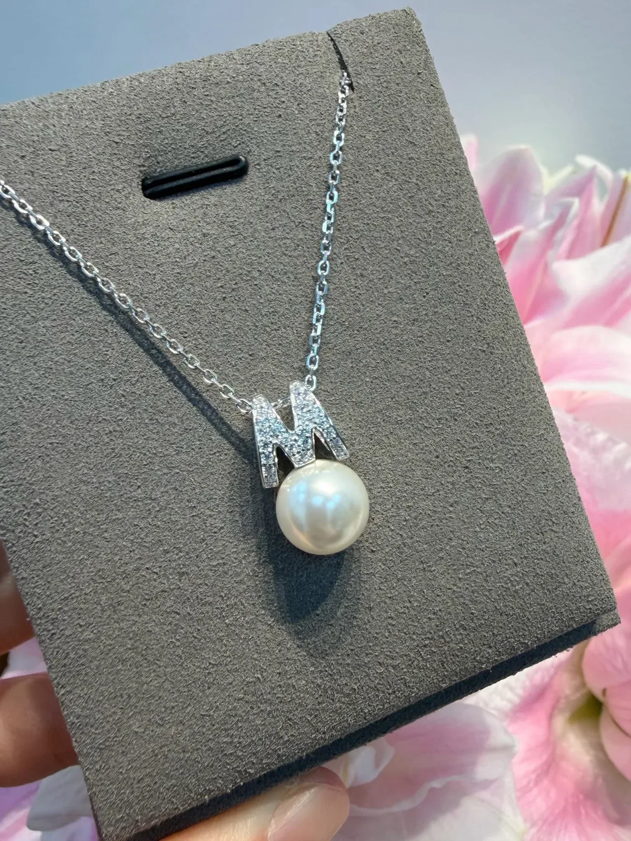 Silver White Pearl Pendant Pavé-Set Metal Motif Necklace 7