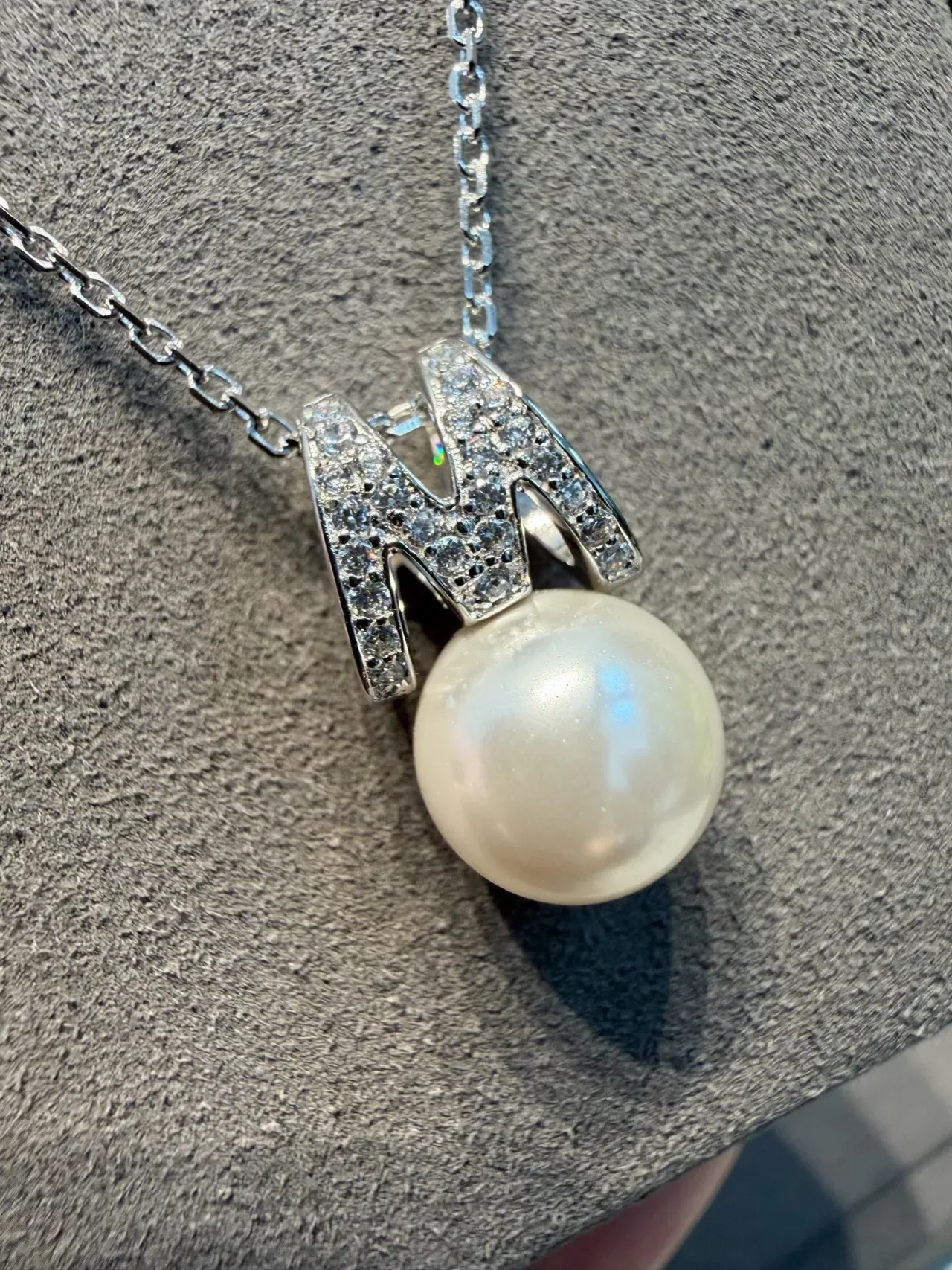 Silver White Pearl Pendant Pavé-Set Metal Motif Necklace 8