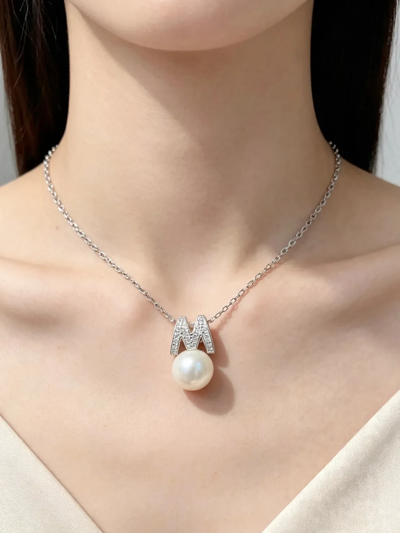 Silver White Pearl Pendant Pavé-Set Metal Motif Necklace 9