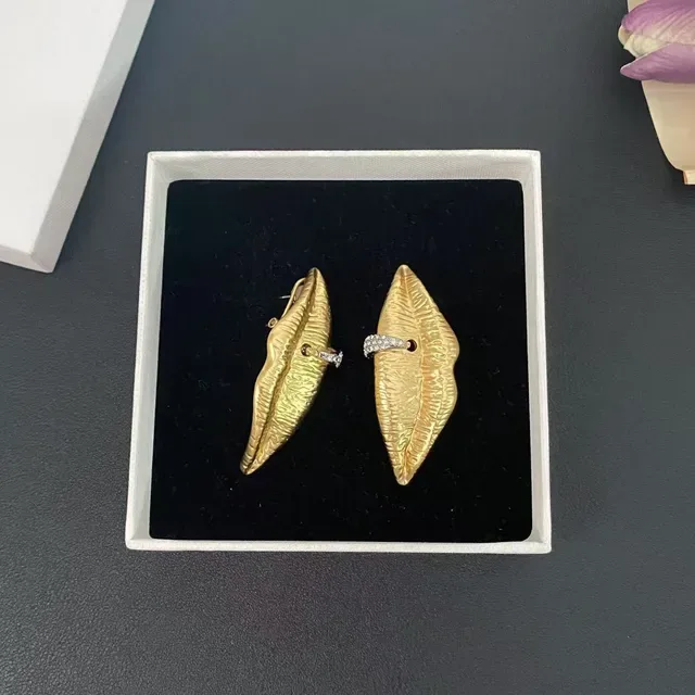 Textured Leaf-Shaped Pavé-Band Stud Earrings 4