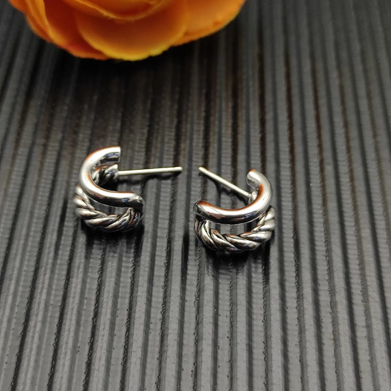 Twisted Rope Texture Hinged Hoop Earrings 4