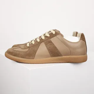 Sapatilha lifestyle bicolor marrom de suede e couro com painéis low-top