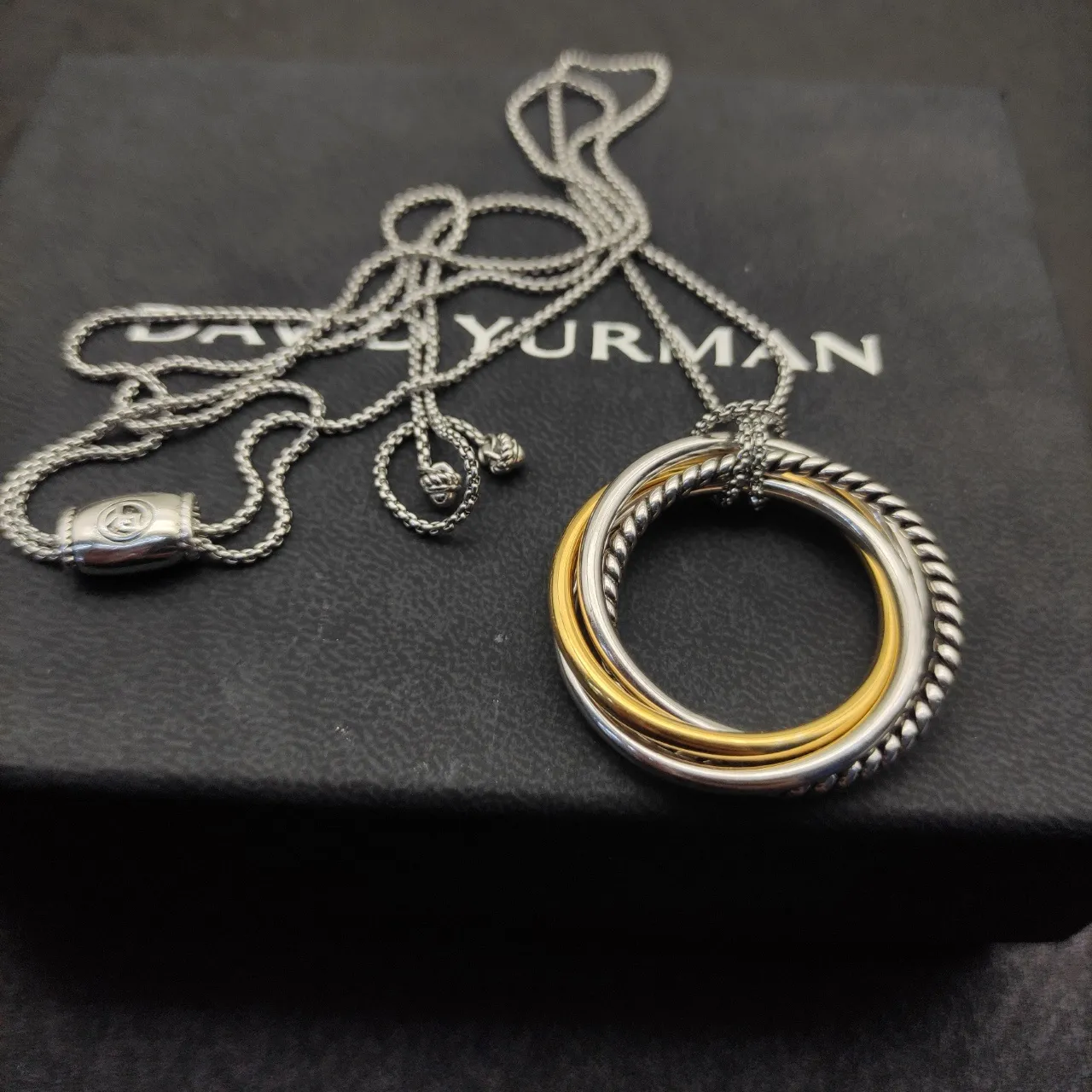 Two-Tone Interlocking Rope-Textured Triple Ring Necklace 3