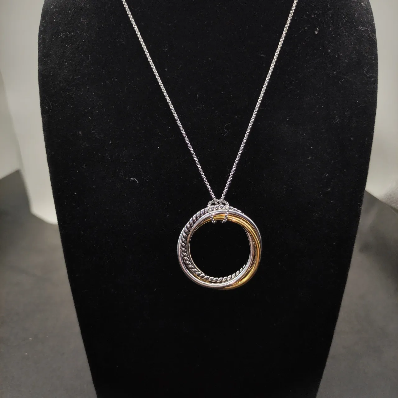 Two-Tone Interlocking Rope-Textured Triple Ring Necklace 5