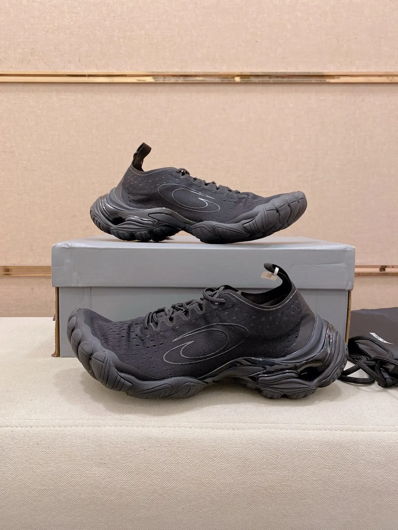 Vibram Black Knit Upper Five-Finger Sole Lifestyle Sneakers 7
