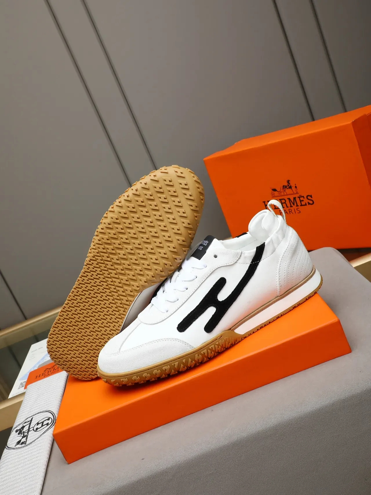 White and Black Logo Detail Lifestyle Sneaker 4