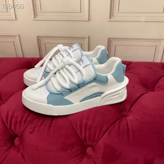 Tênis lifestyle de plataforma branco e azul claro