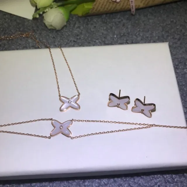 White Gold Cross-Shaped Pendant Metal Necklace 2