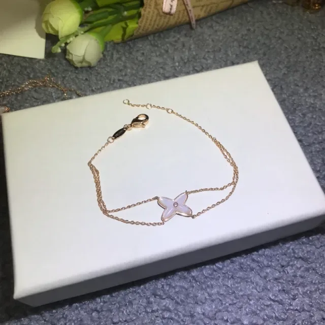 White Gold Cross-Shaped Pendant Metal Necklace 6