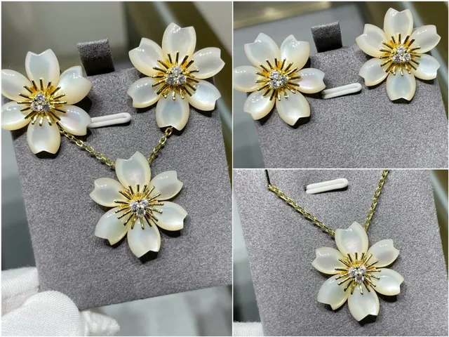 Boucles d'Oreilles en Or Blanc Motif Floral Pétales de Nacre 6