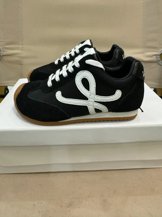 White Gray Retro Runner Silhouette Mixed Suede-Leather Upper Lifestyle Sneakers 3