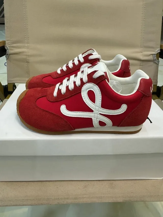 White Gray Retro Runner Silhouette Mixed Suede-Leather Upper Lifestyle Sneakers 4
