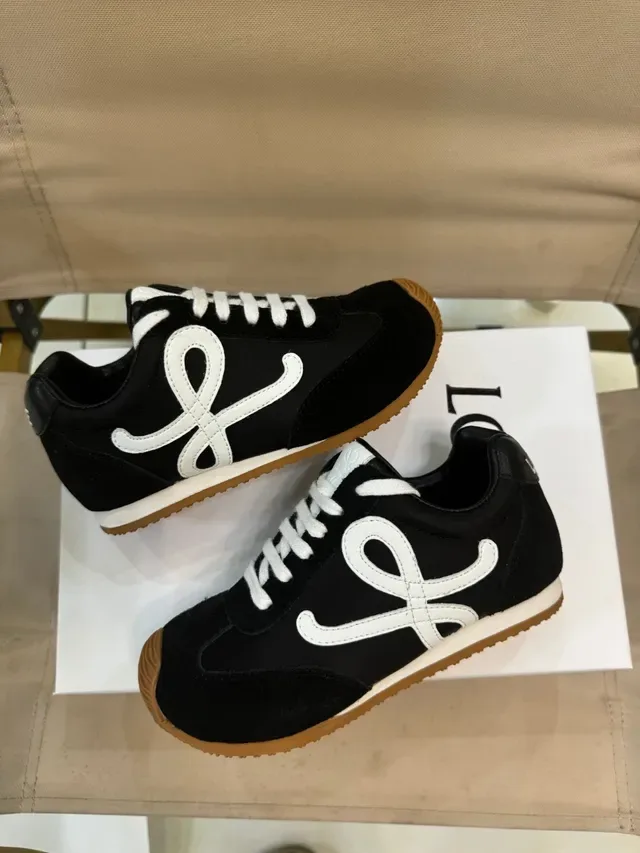 White Gray Retro Runner Silhouette Mixed Suede-Leather Upper Lifestyle Sneakers 11