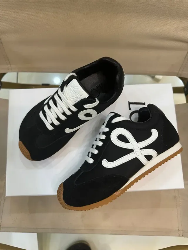 White Gray Retro Runner Silhouette Mixed Suede-Leather Upper Lifestyle Sneakers 12