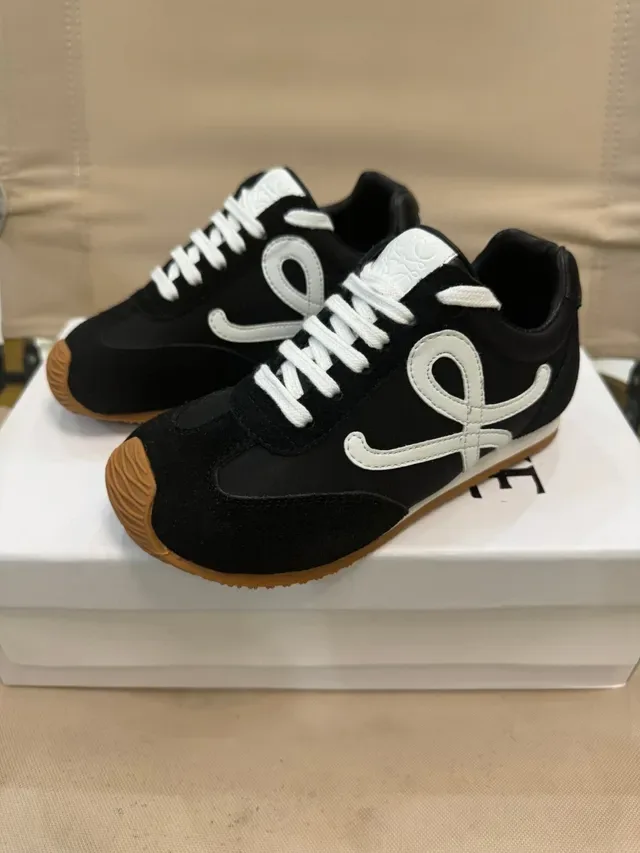 White Gray Retro Runner Silhouette Mixed Suede-Leather Upper Lifestyle Sneakers 13