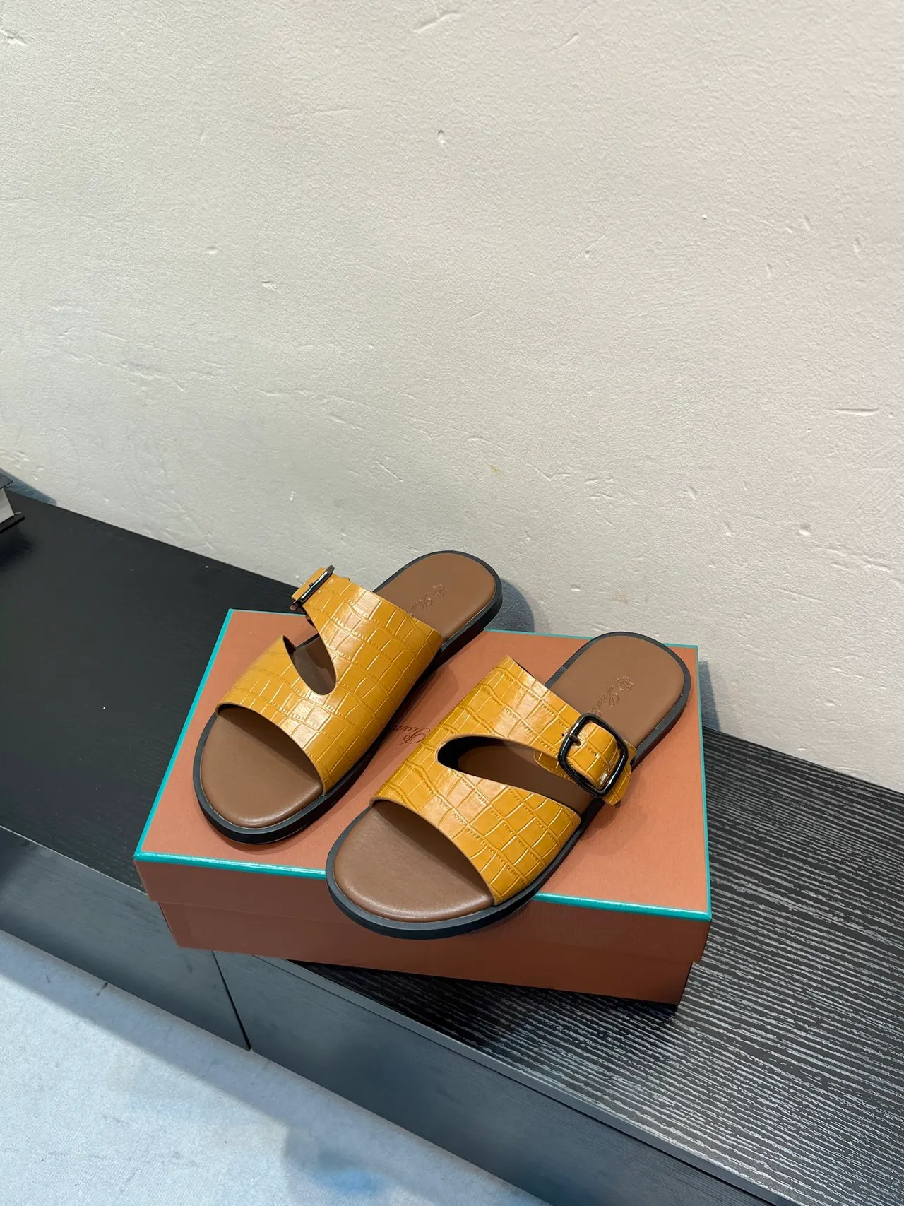 Yellow Brown Crocodile-Embossed Leather Dual-Strap Casual Sandals 3