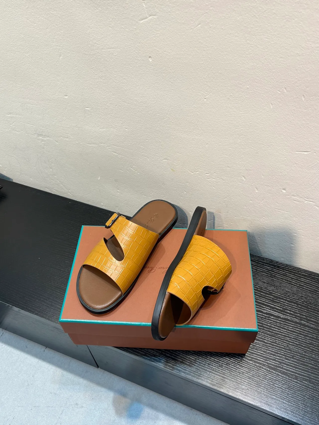Yellow Brown Crocodile-Embossed Leather Dual-Strap Casual Sandals 4