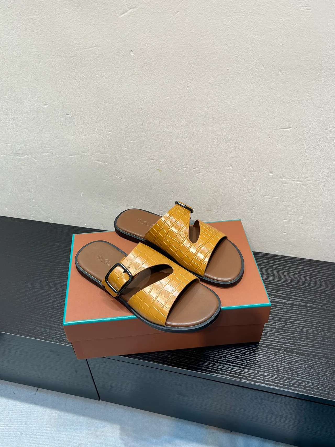 Yellow Brown Crocodile-Embossed Leather Dual-Strap Casual Sandals 5