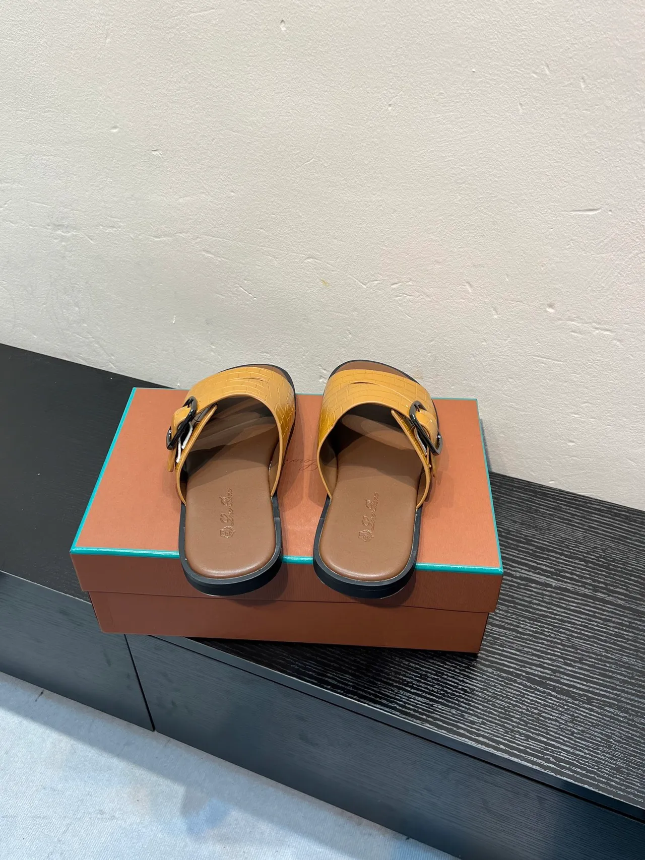 Yellow Brown Crocodile-Embossed Leather Dual-Strap Casual Sandals 6
