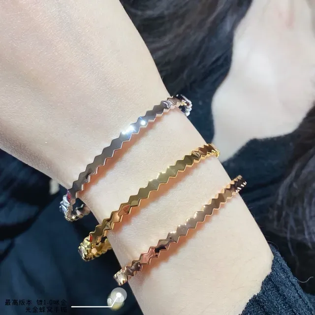 Zigzag Geometric Honeycomb-Style Metallic Bangle Bracelets 8