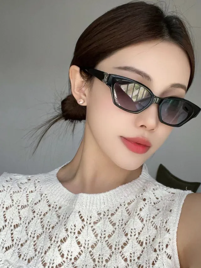 Gentle Monster Black Pink Cat-Eye Silhouette Gradient Tinted Lenses Optical Glasses 3