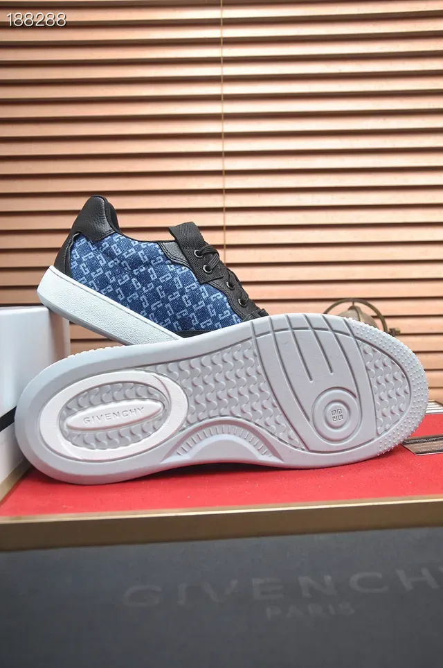 Givenchy City Sport noir et bleu Monogram baskets lifestyle 2