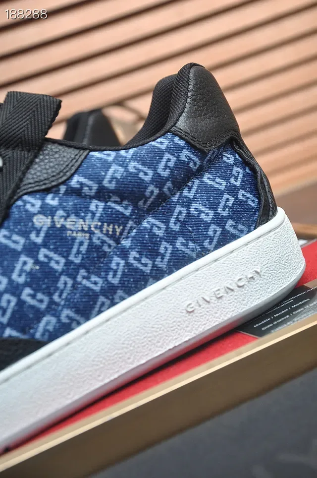 Givenchy City Sport noir et bleu Monogram baskets lifestyle 3