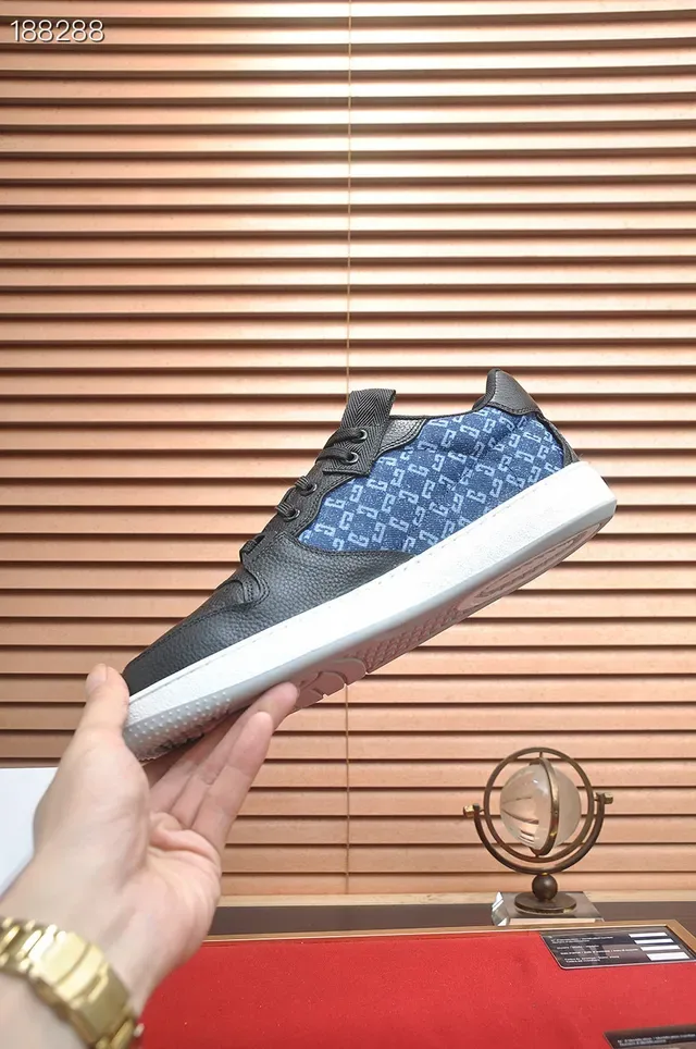 Givenchy City Sport noir et bleu Monogram baskets lifestyle 5