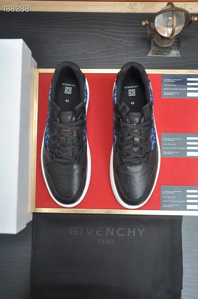 Givenchy City Sport noir et bleu Monogram baskets lifestyle 8