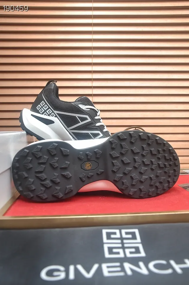 Givenchy City Sport Noir et Blanc géométrique style de vie sneakers 2