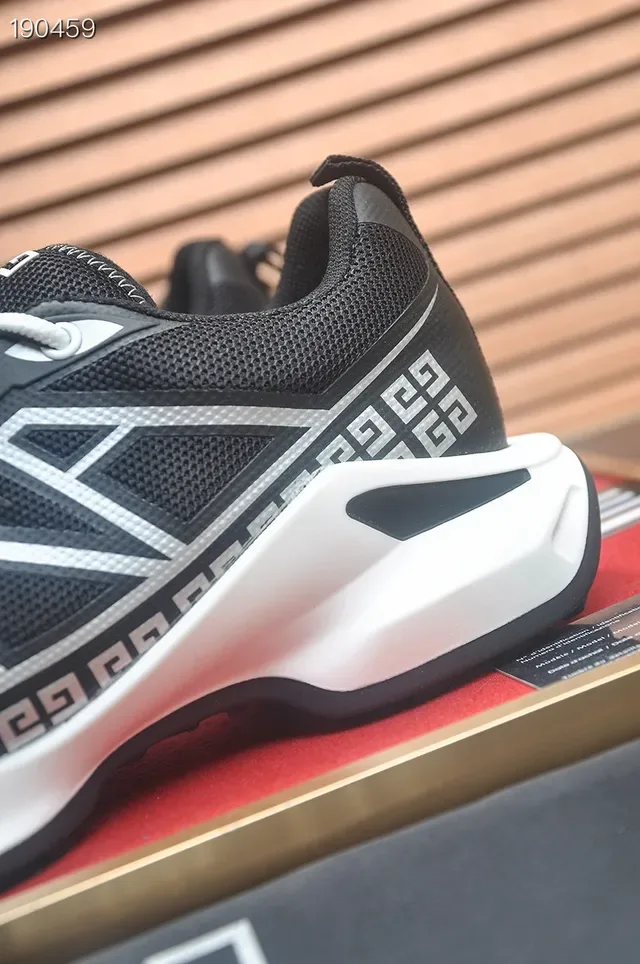 Givenchy City Sport Noir et Blanc géométrique style de vie sneakers 4