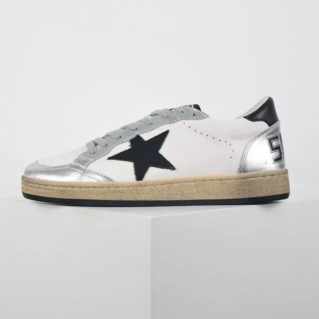 Golden Goose blanc argent baskets basses emblème étoile sneakers lifestyle 9